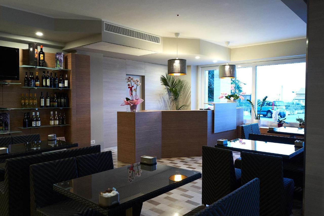 La Casa Del Pellegrino Hotel Manoppello ภายนอก รูปภาพ