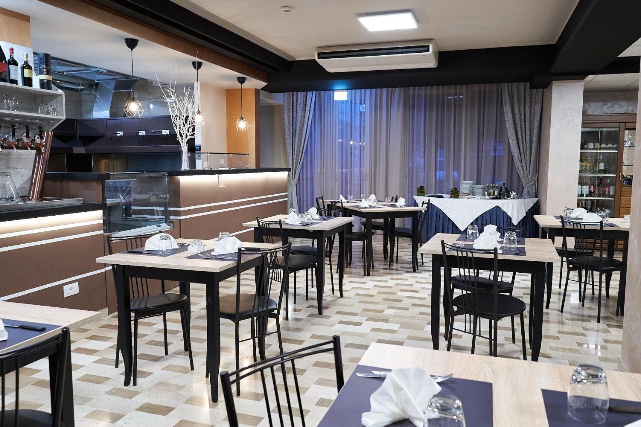 La Casa Del Pellegrino Hotel Manoppello ภายนอก รูปภาพ