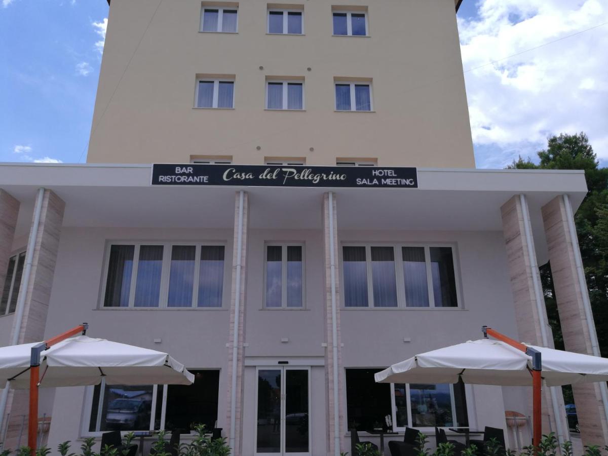 La Casa Del Pellegrino Hotel Manoppello ภายนอก รูปภาพ